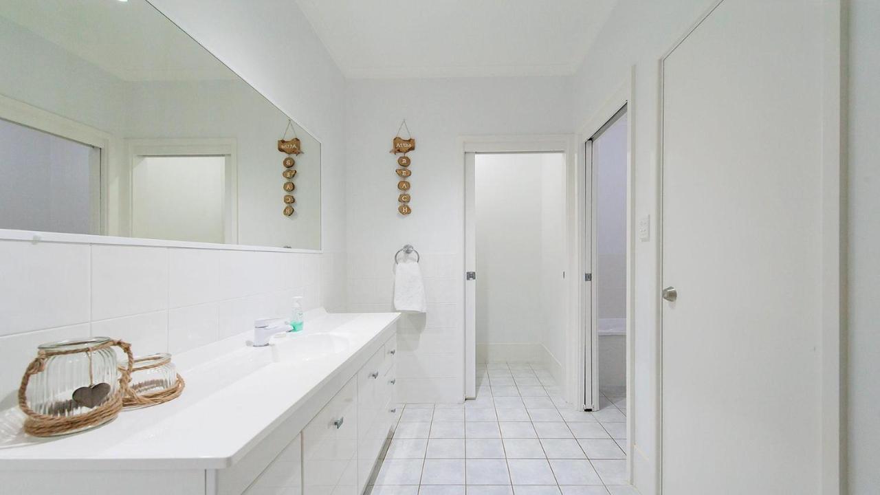 Dutchie'S Sand & Sea Beach House - Easy Walk To The Beach Nelson Bay Esterno foto